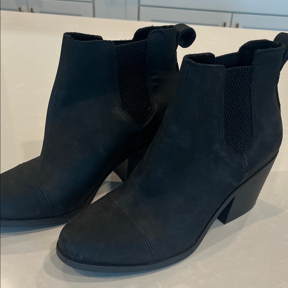 Toms black suede ankle boots